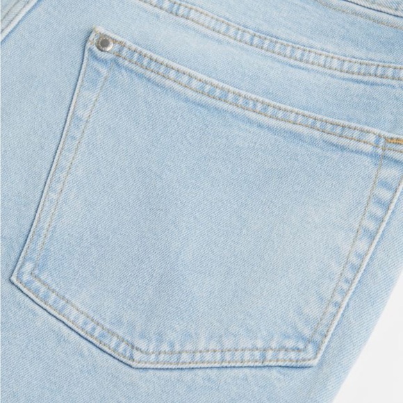 H&M Regular Fit Coupe Standard Jean Shorts - Picture 2 of 4